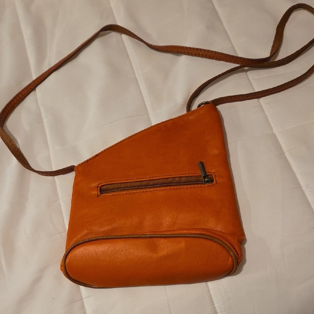 Elegant Tan Leather Crossbody Bag